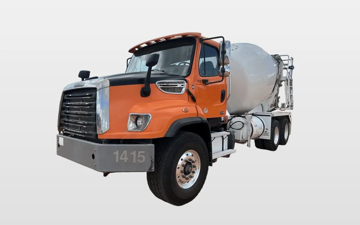 2017 Freightliner 114SD - image 1