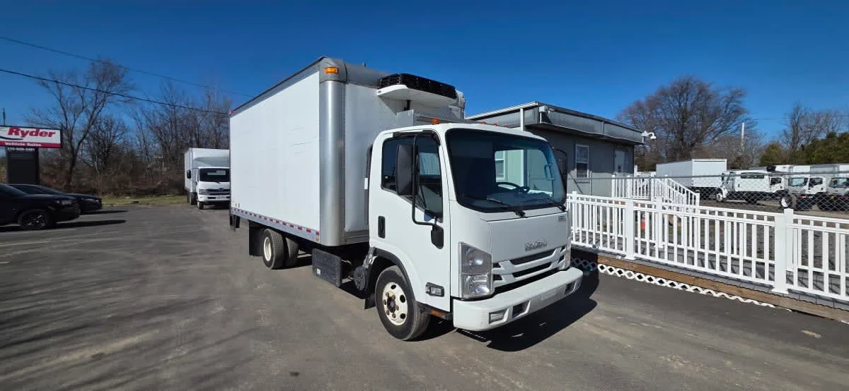 2016 Isuzu NPR - image 3