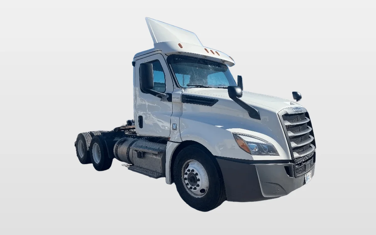 2020 Freightliner Cascadia - image 1