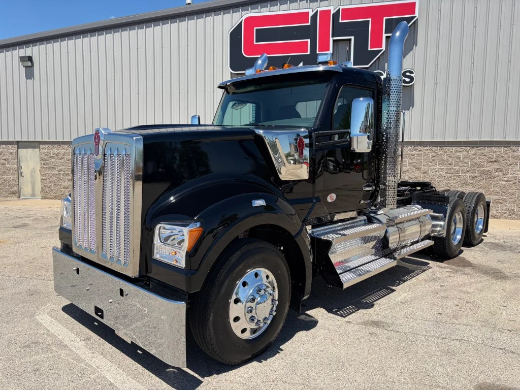 2027 Kenworth W990