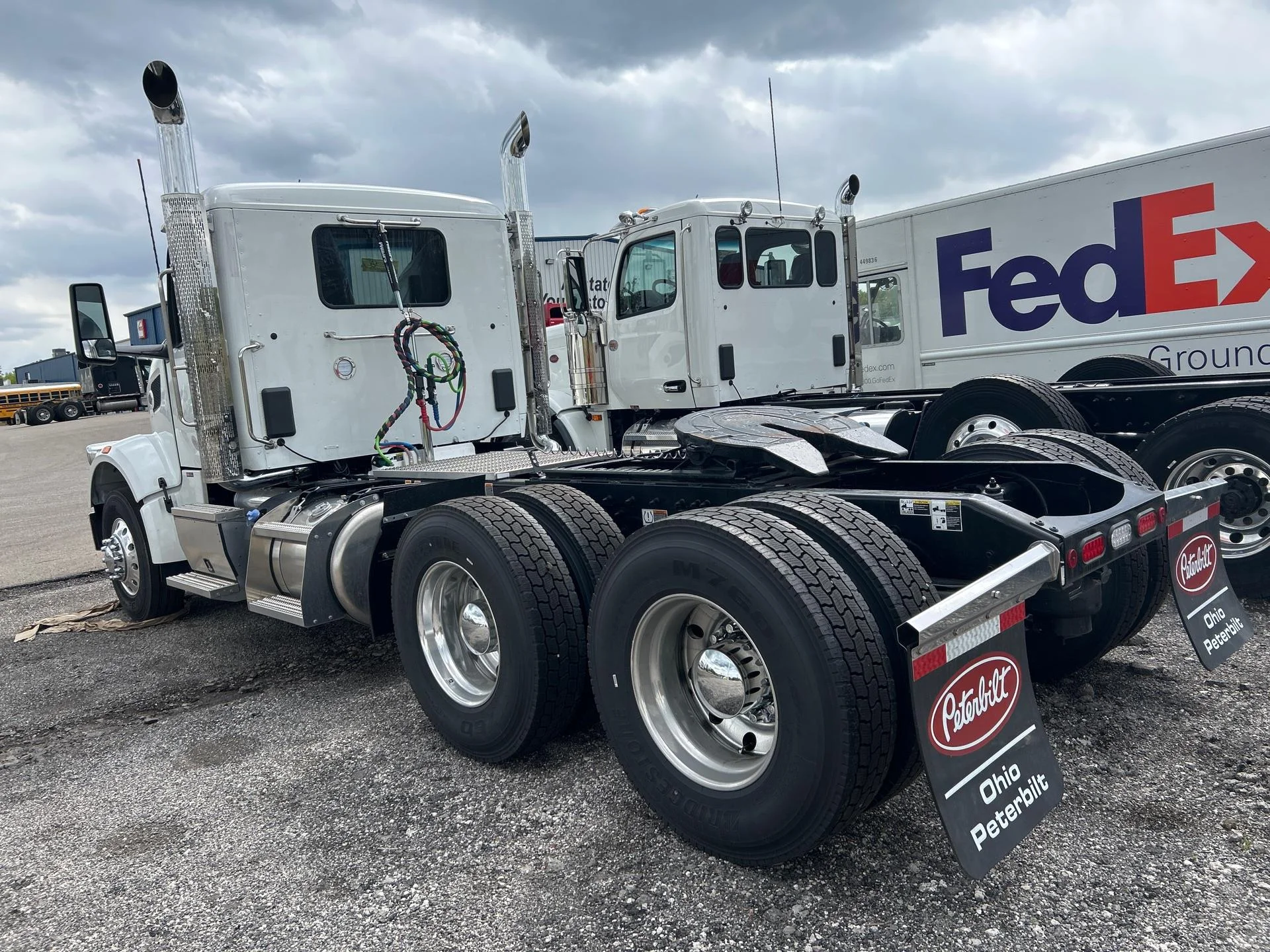 2027 Peterbilt 567 in Youngstown, OH — photo 2