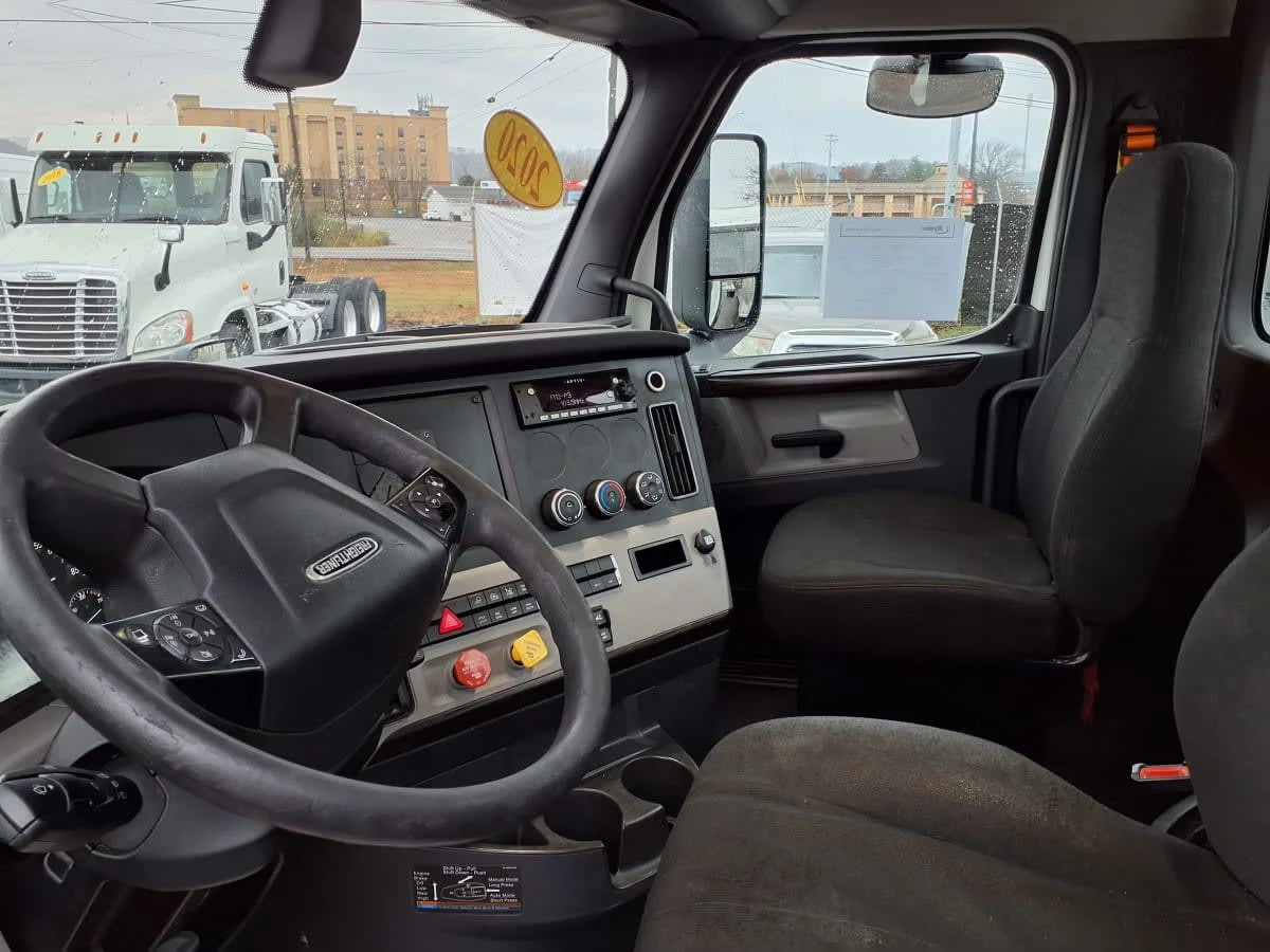 2020 Freightliner Cascadia in Knoxville, TN — photo 7