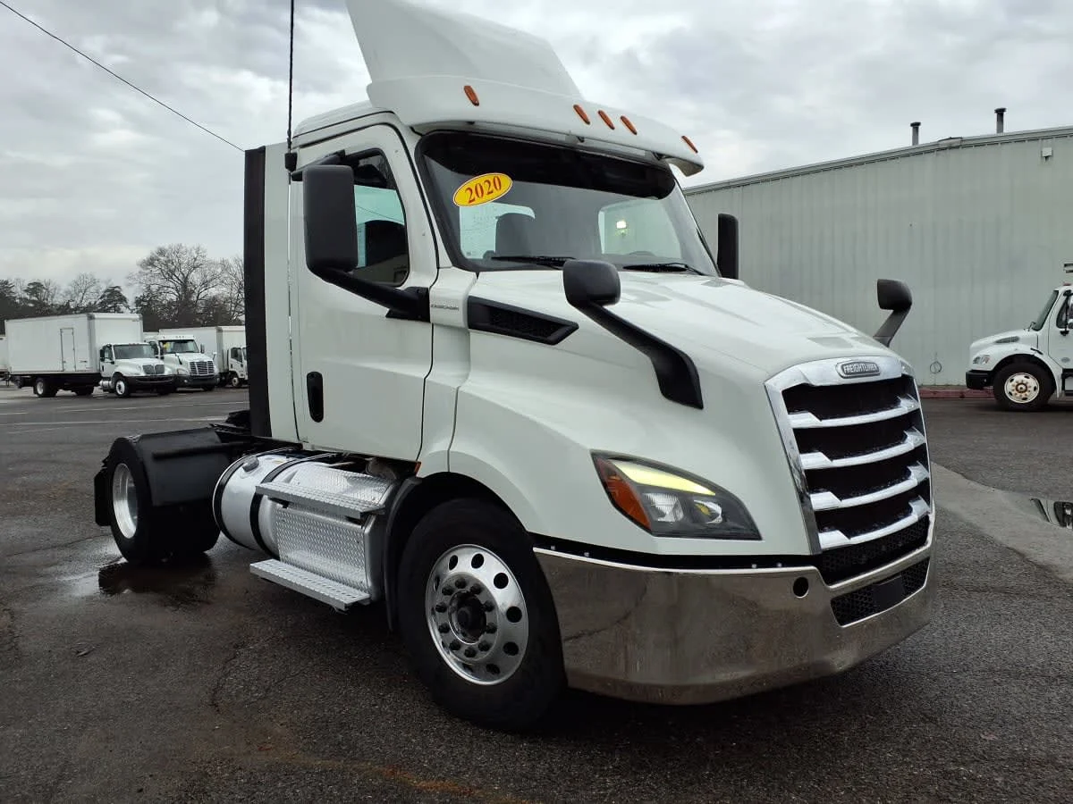 2020 Freightliner Cascadia in Knoxville, TN — photo 3