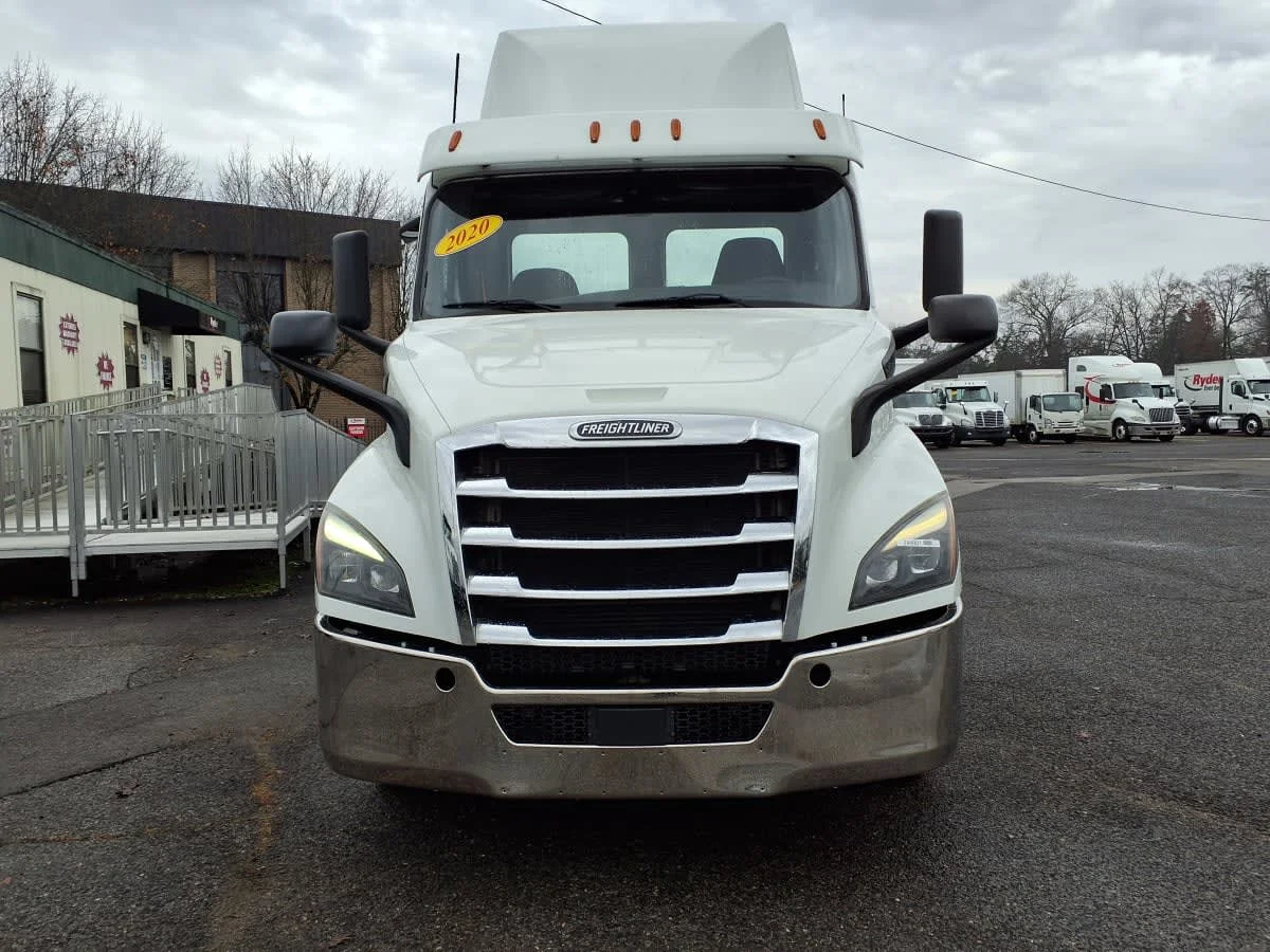2020 Freightliner Cascadia in Knoxville, TN — photo 2