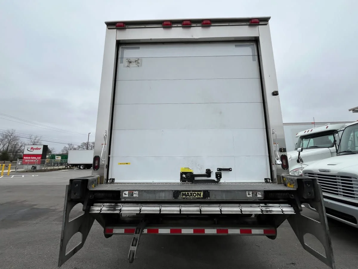 2019 Freightliner M2 106 - image 5