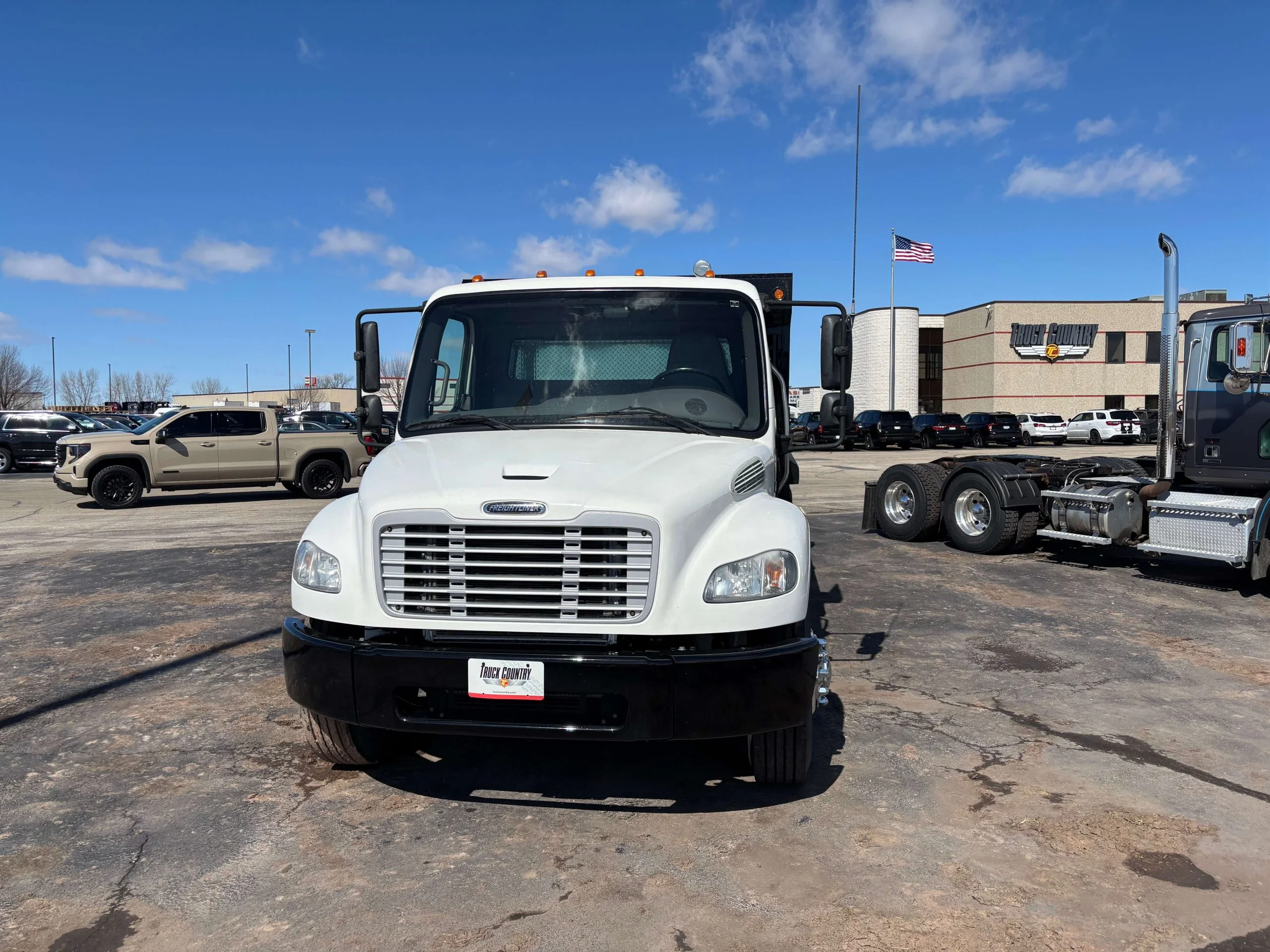 2019 Freightliner eM2 in Cedar Rapids, IA — photo 2