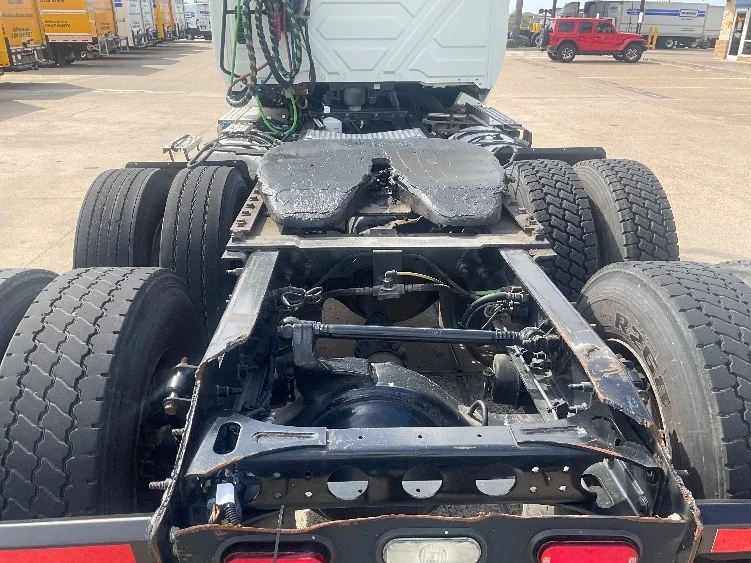 2020 International LT - image 6