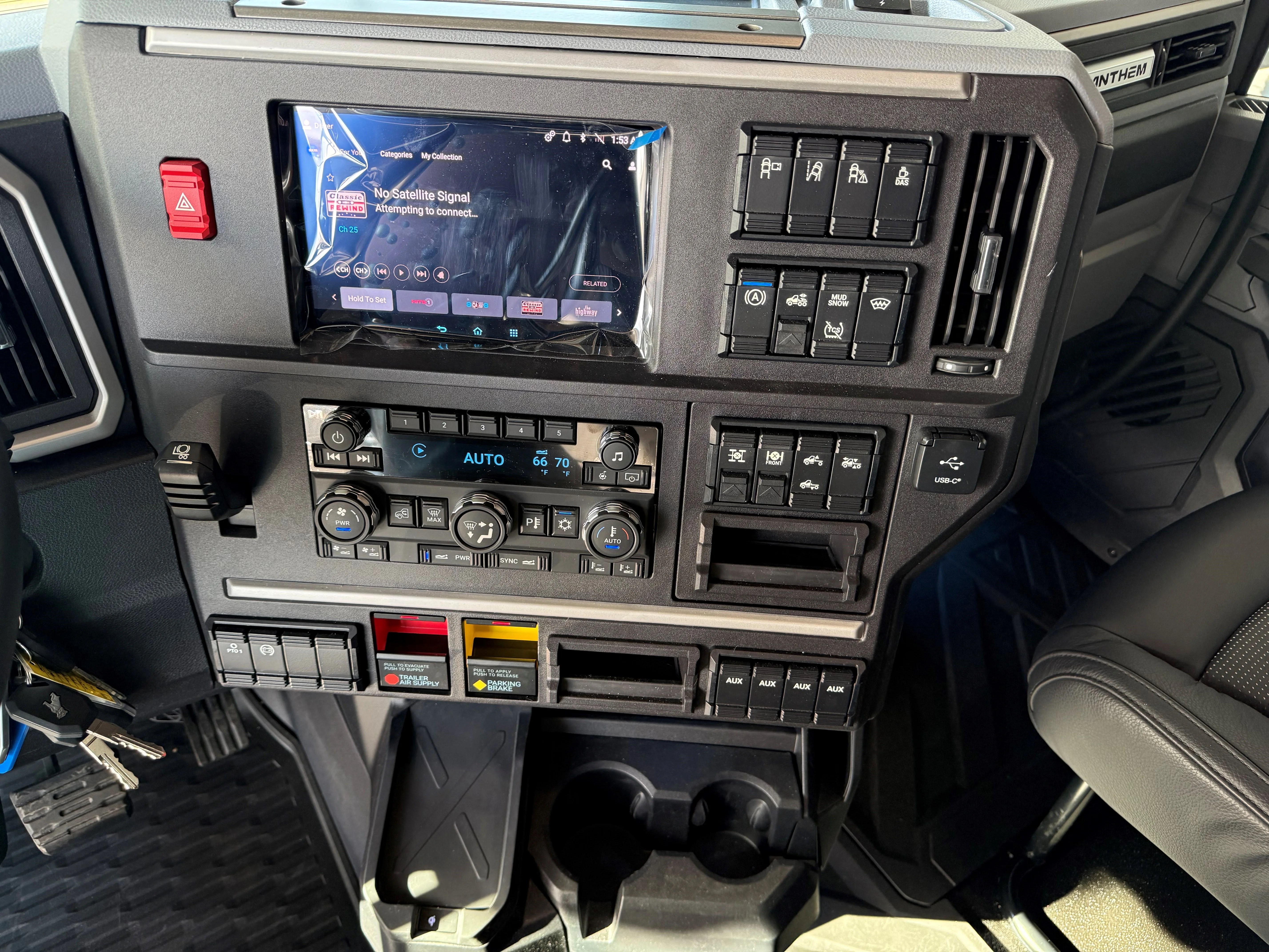 2027 Mack Anthem in Yakima, WA — photo 11
