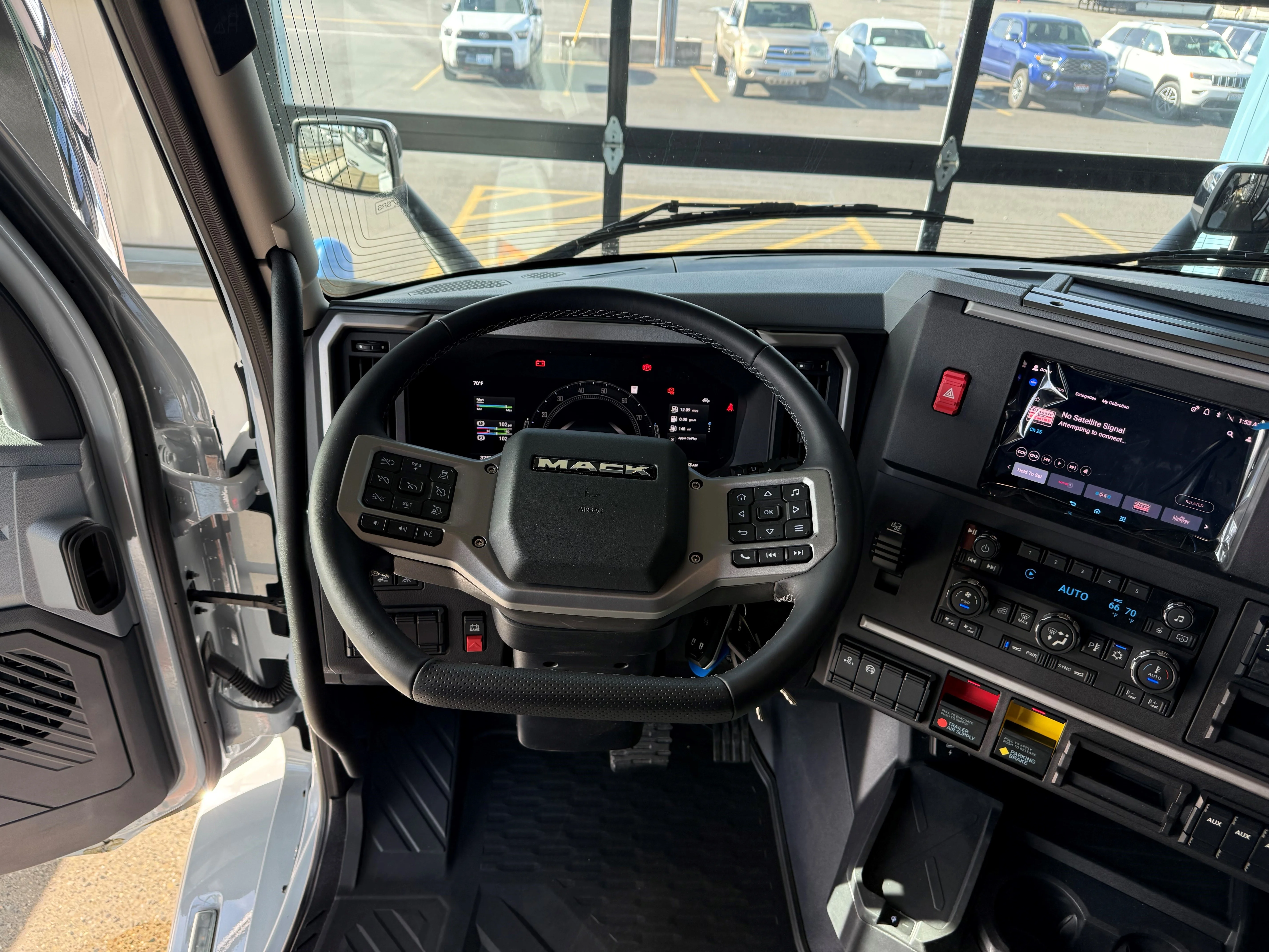 2027 Mack Anthem in Yakima, WA — photo 10