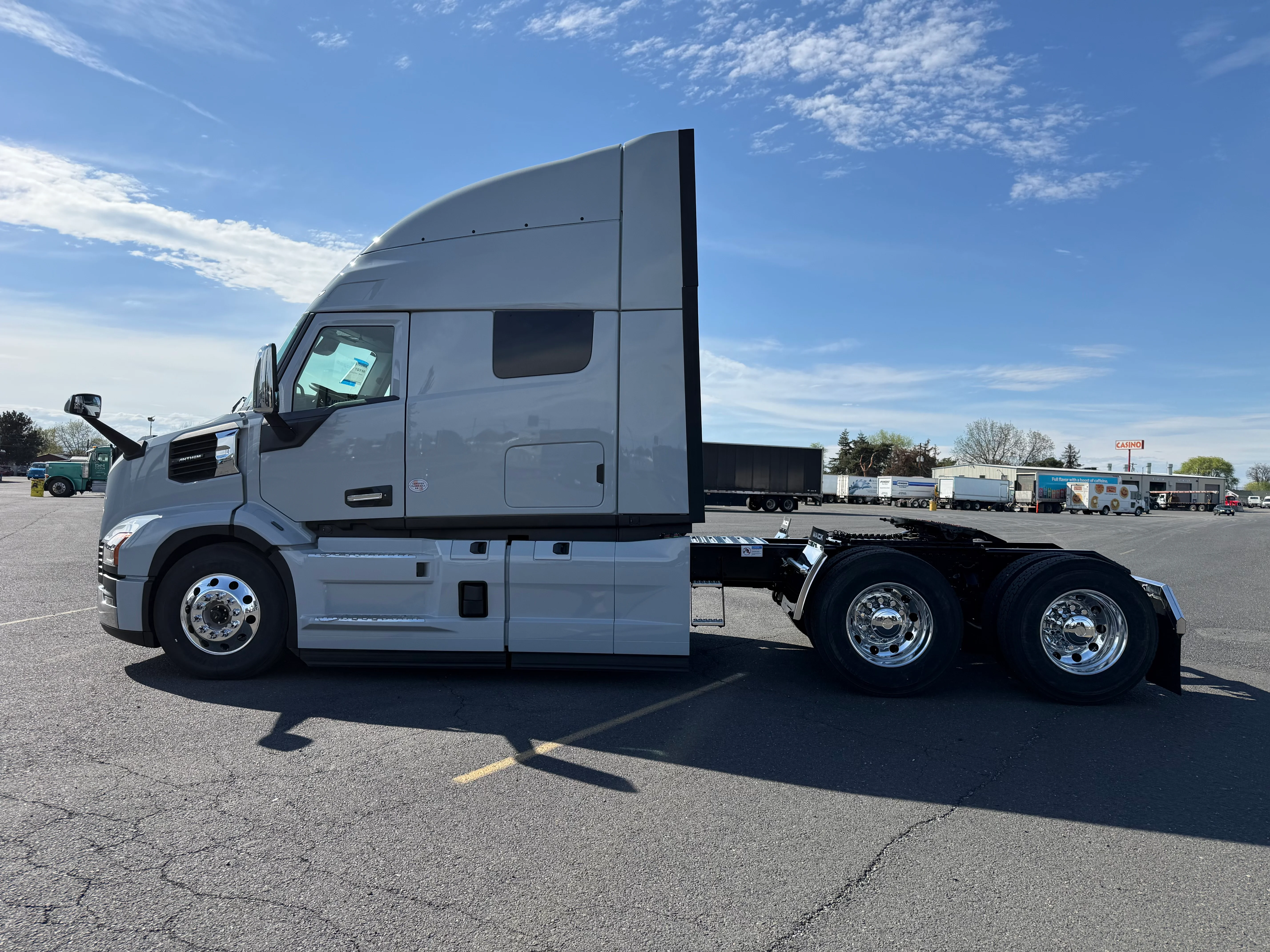 2027 Mack Anthem in Yakima, WA — photo 8