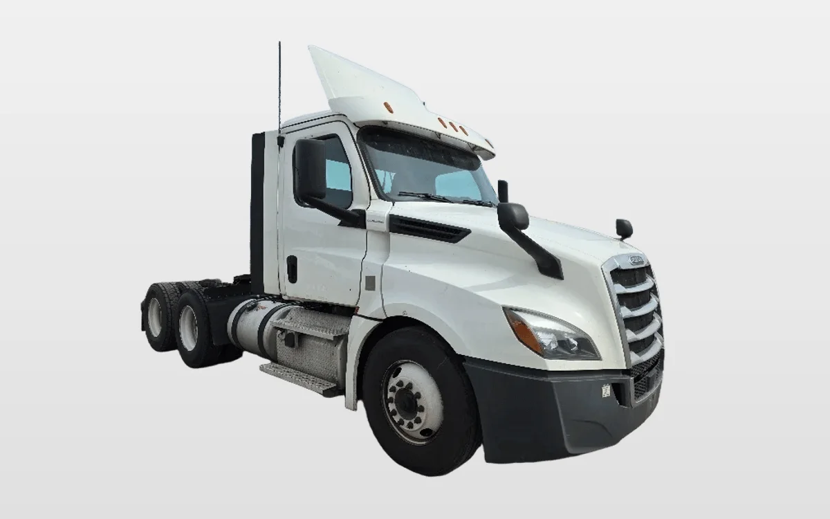 2020 Freightliner Cascadia - image 1