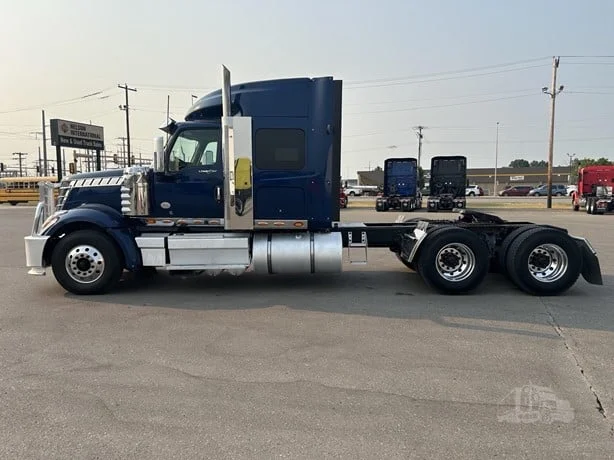 2021 International LoneStar in MN — photo 2