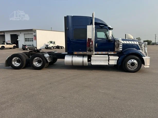 2021 International LoneStar in MN — photo 3
