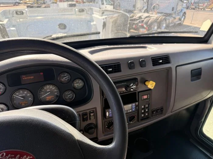 2020 Peterbilt 337 — photo 13
