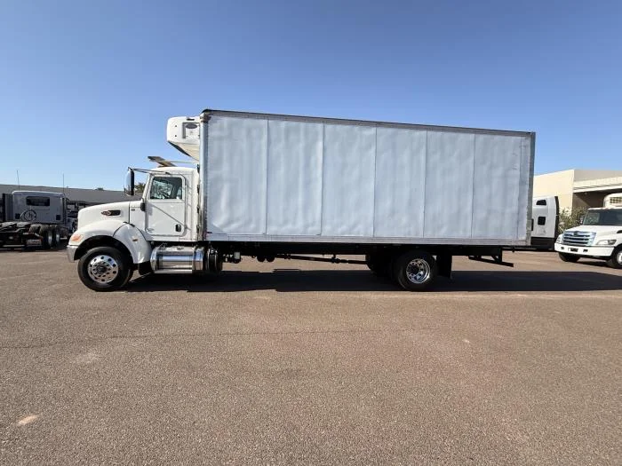 2020 Peterbilt 337 — photo 3
