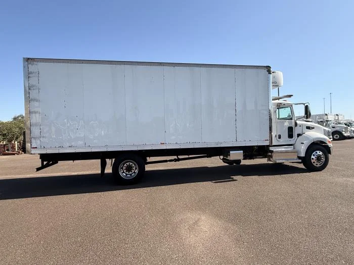 2020 Peterbilt 337 — photo 8