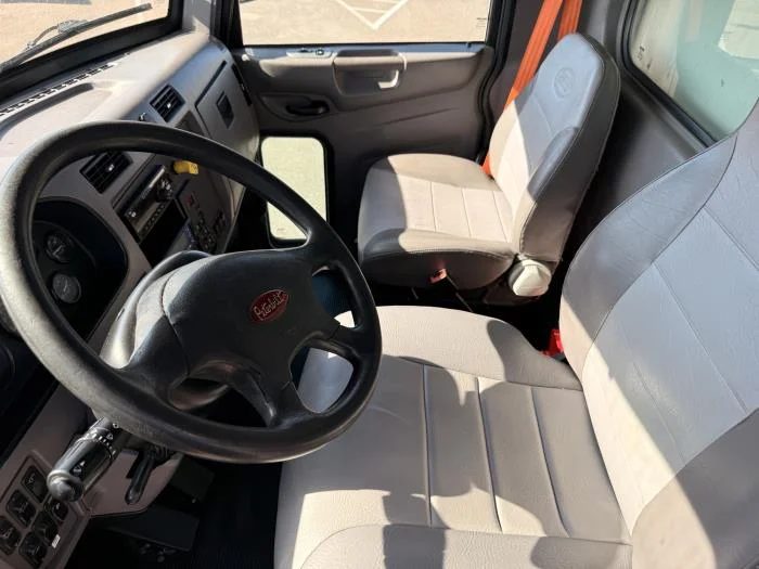 2020 Peterbilt 337 — photo 11