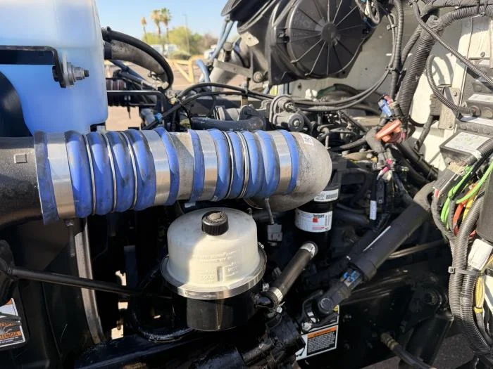 2020 Peterbilt 337 — photo 10
