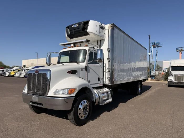 2020 Peterbilt 337 — photo 2