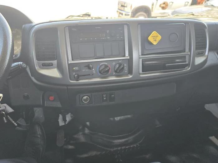 2018 Hino 268 — photo 4