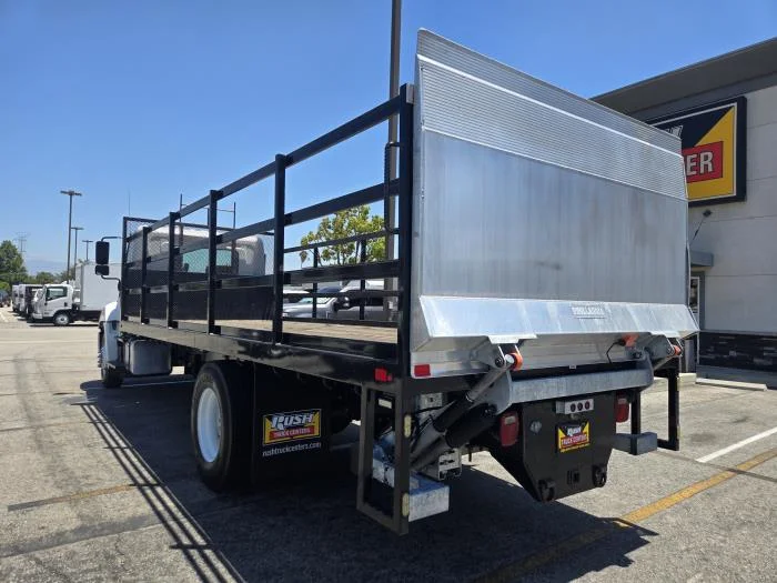 2018 Hino 268 — photo 11