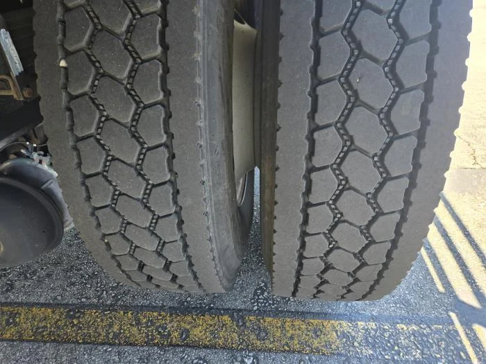 2018 Hino 268 — photo 9