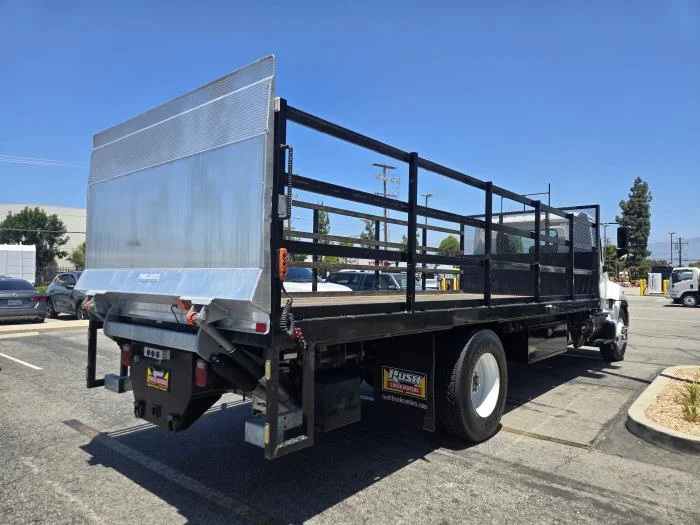 2018 Hino 268 — photo 12