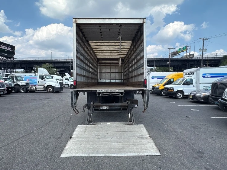 2019 International 4300 in Dayton, NJ — photo 9