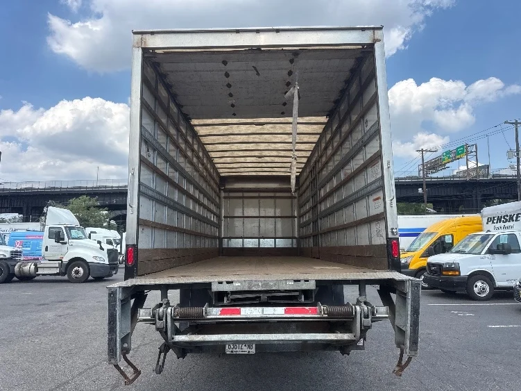 2019 International 4300 in Dayton, NJ — photo 8