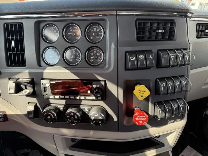 2027 Peterbilt 567 - image 39