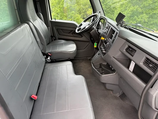 2023 Kenworth T380 in Springfield, MO — photo 34