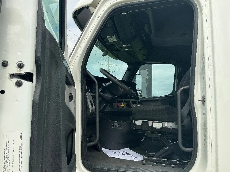 2020 Freightliner Cascadia in Jackson, MS — photo 9