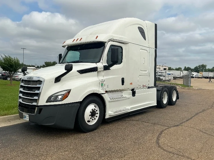 2020 Freightliner Cascadia in Jackson, MS — photo 3