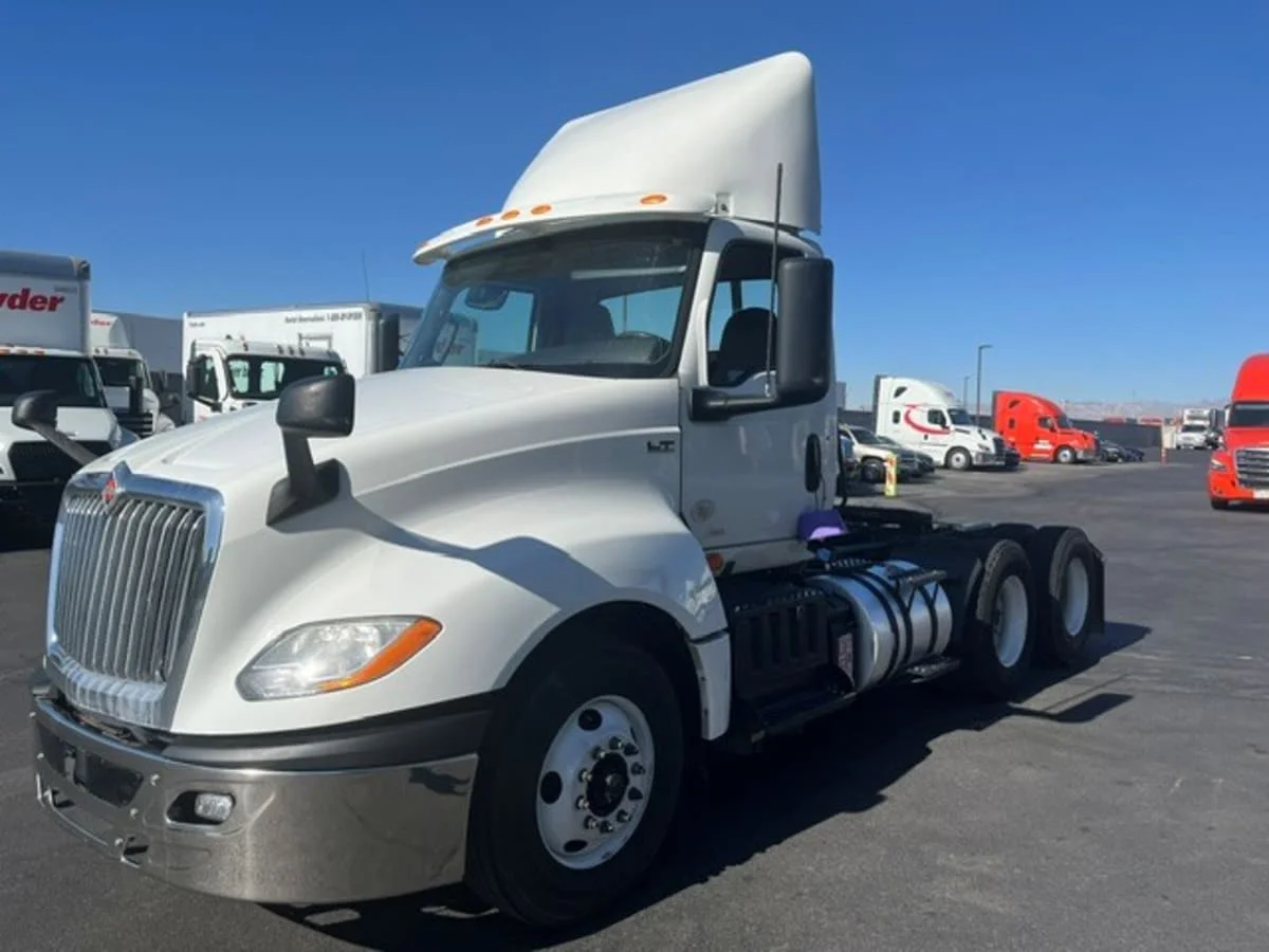 2019 International LT in North Las Vegas, NV — photo 3