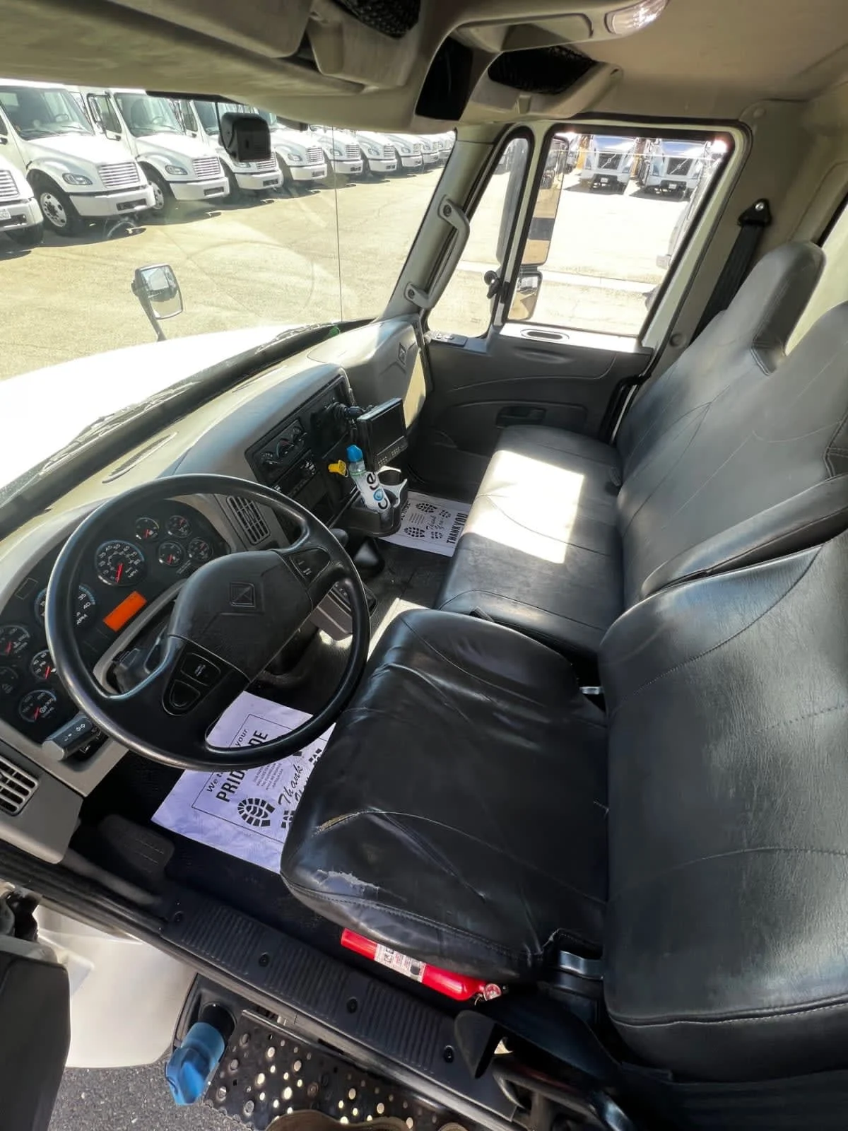 2018 International 4300 - image 7