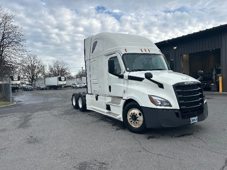 2022 Freightliner Cascadia in Albany, NY