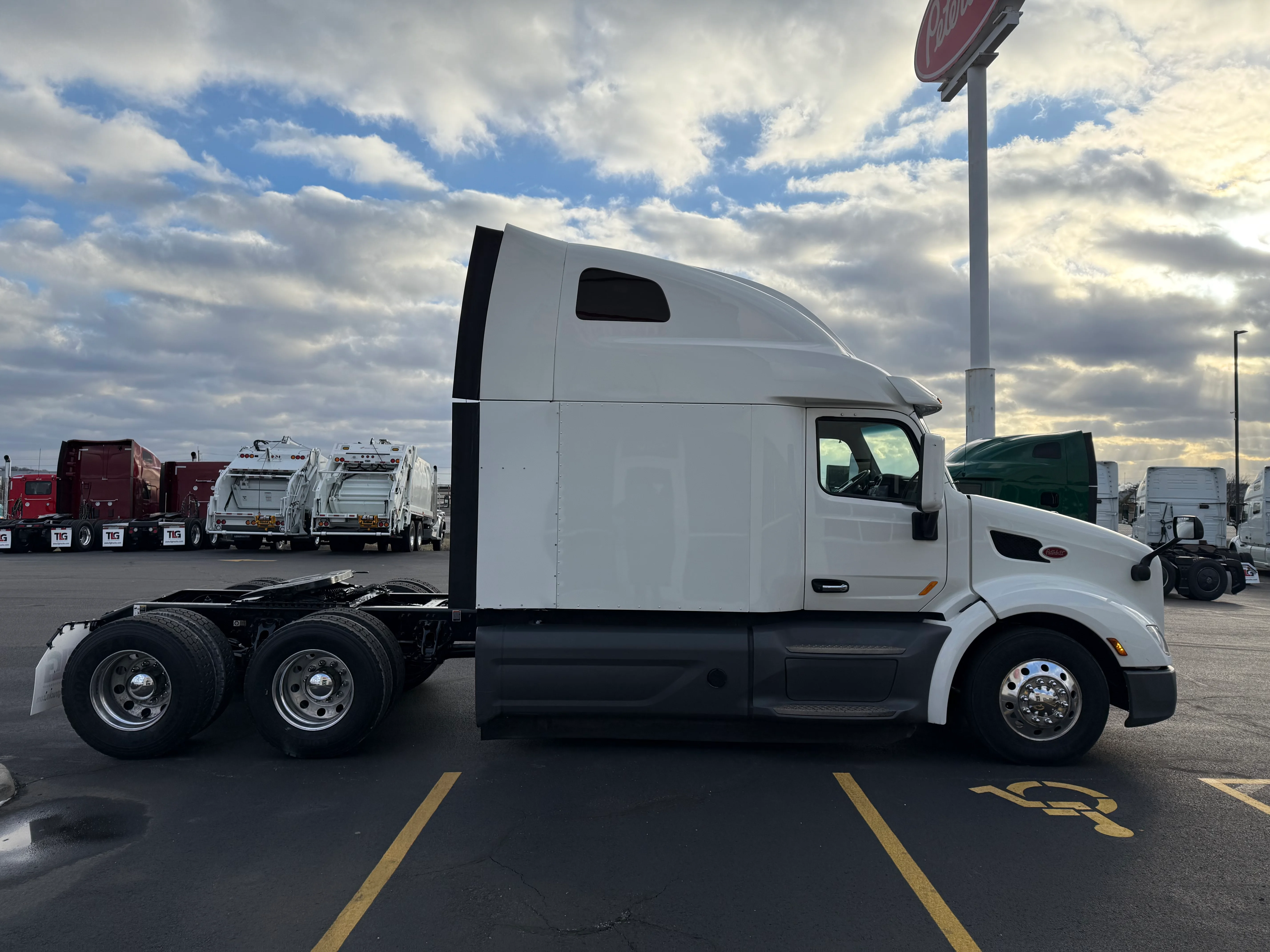 2021 Peterbilt 579 - image 6