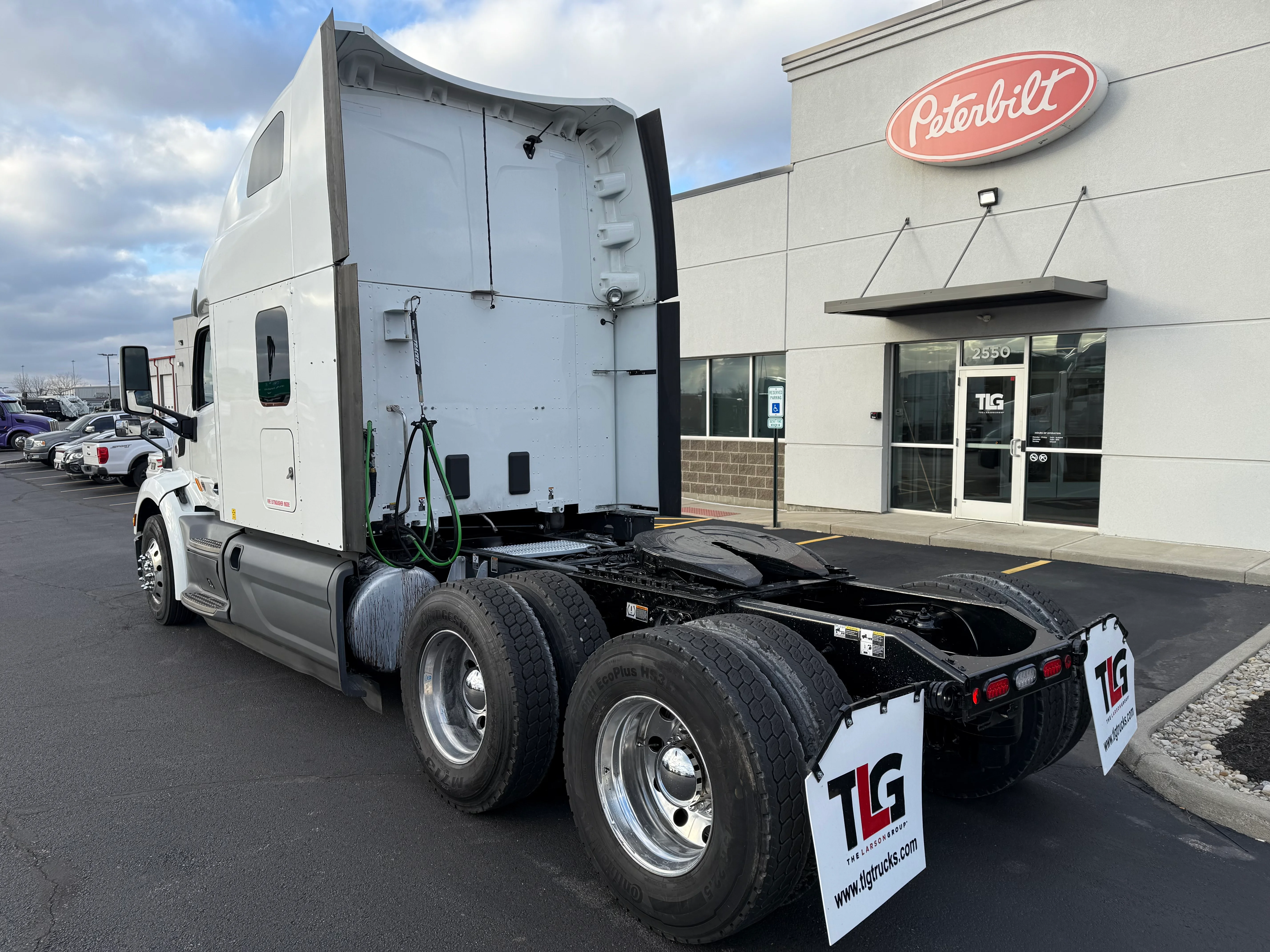 2021 Peterbilt 579 - image 3