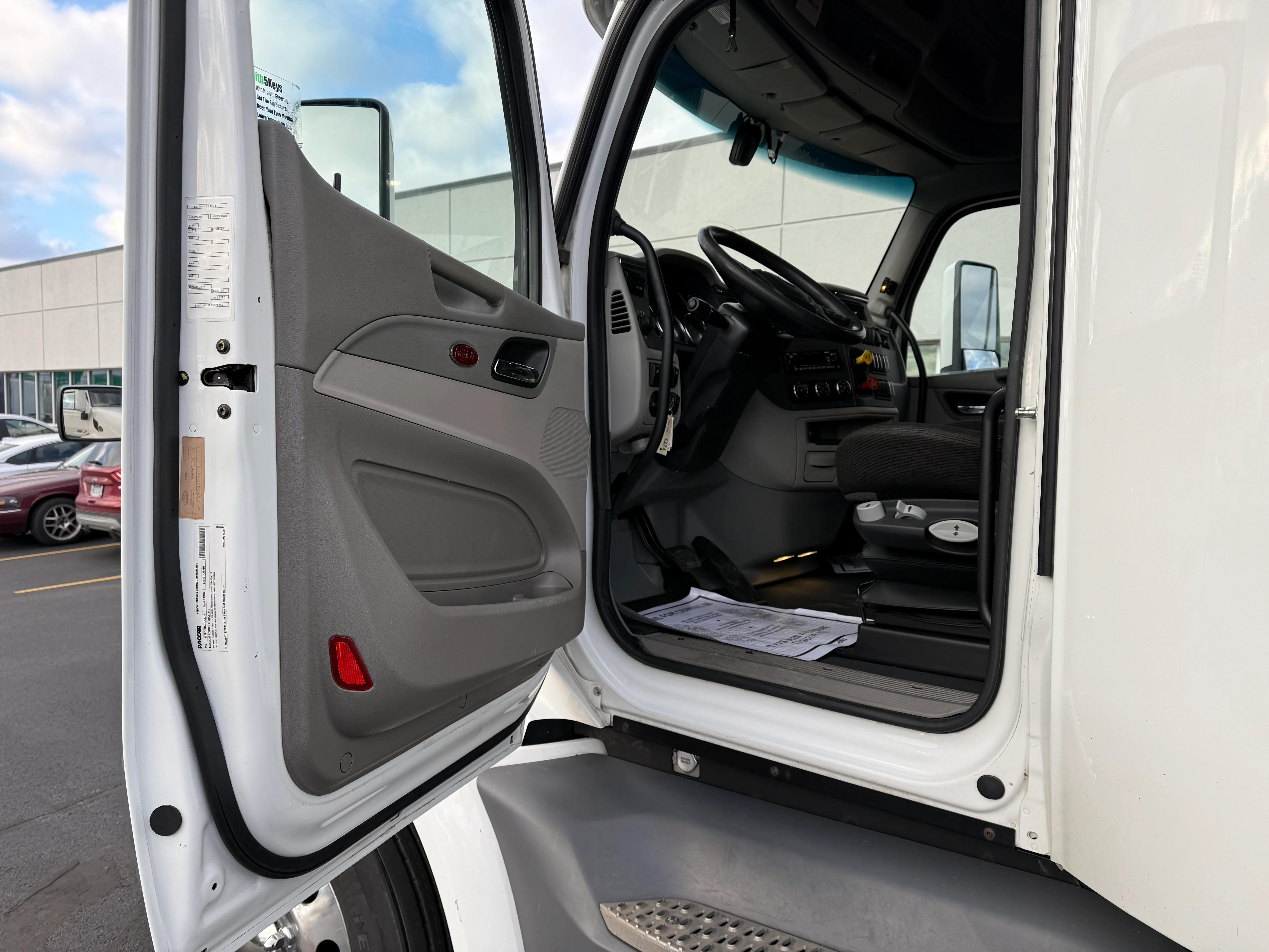 2021 Peterbilt 579 - image 14