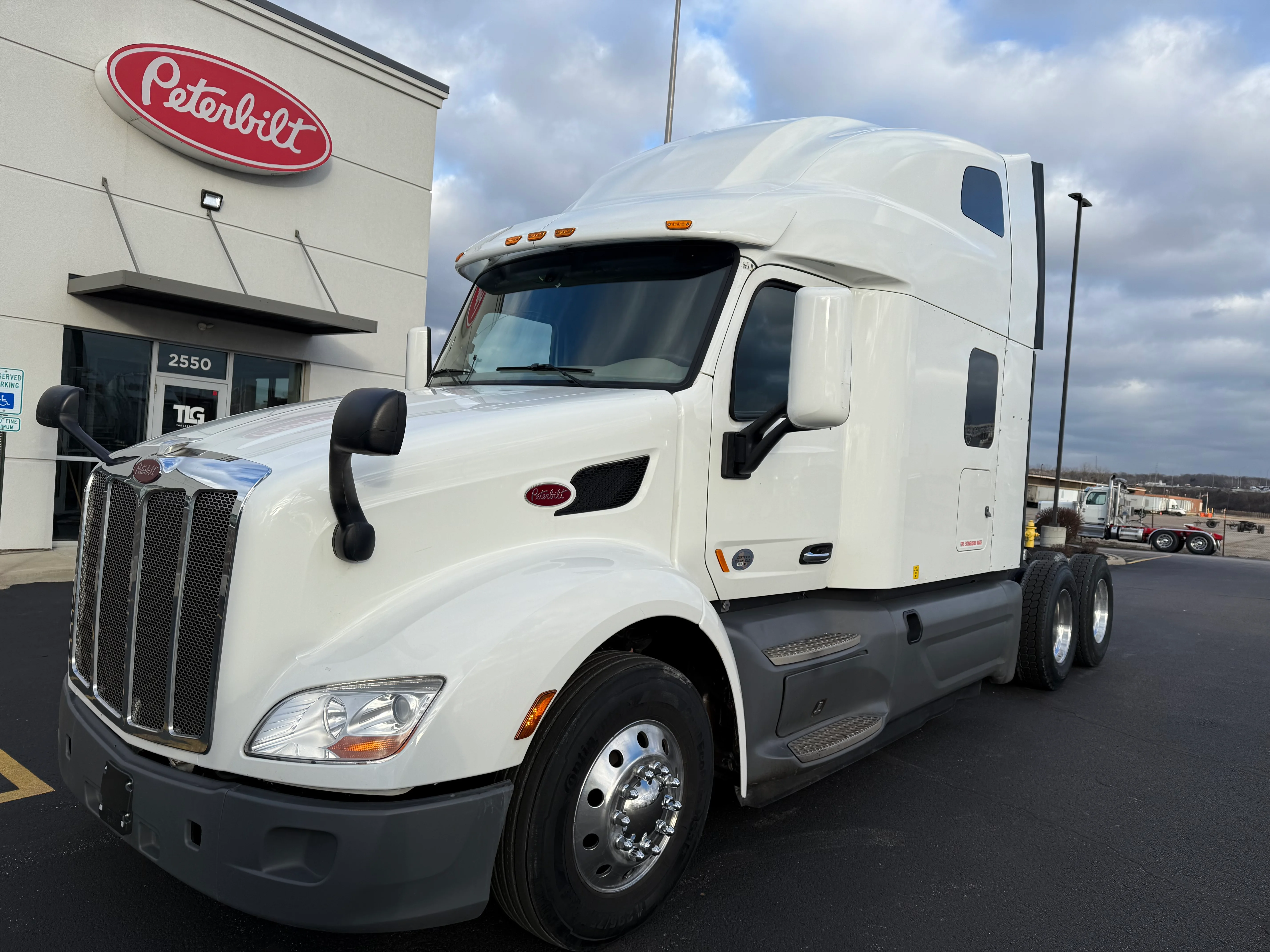 2021 Peterbilt 579 - image 1