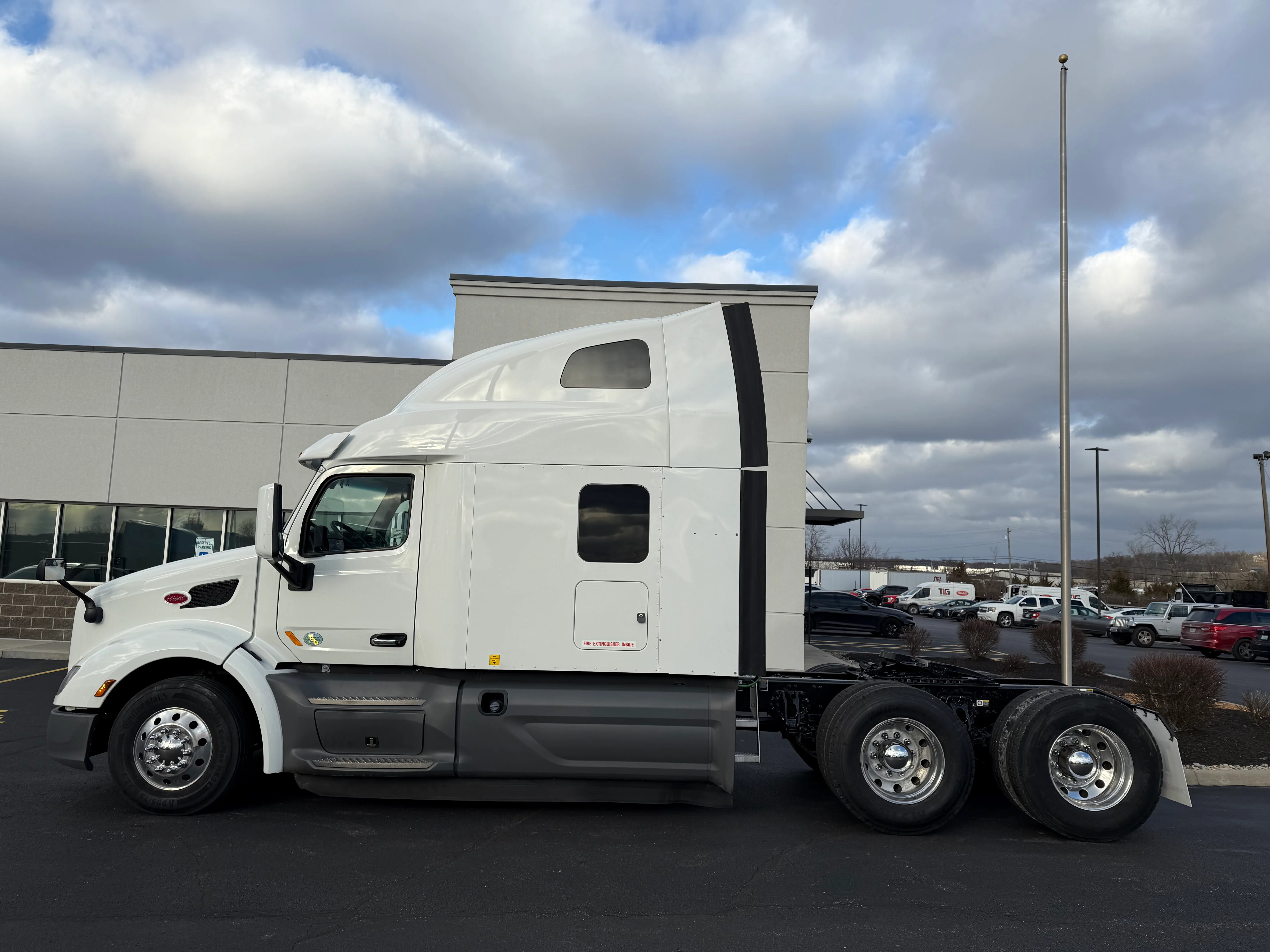 2021 Peterbilt 579 - image 2