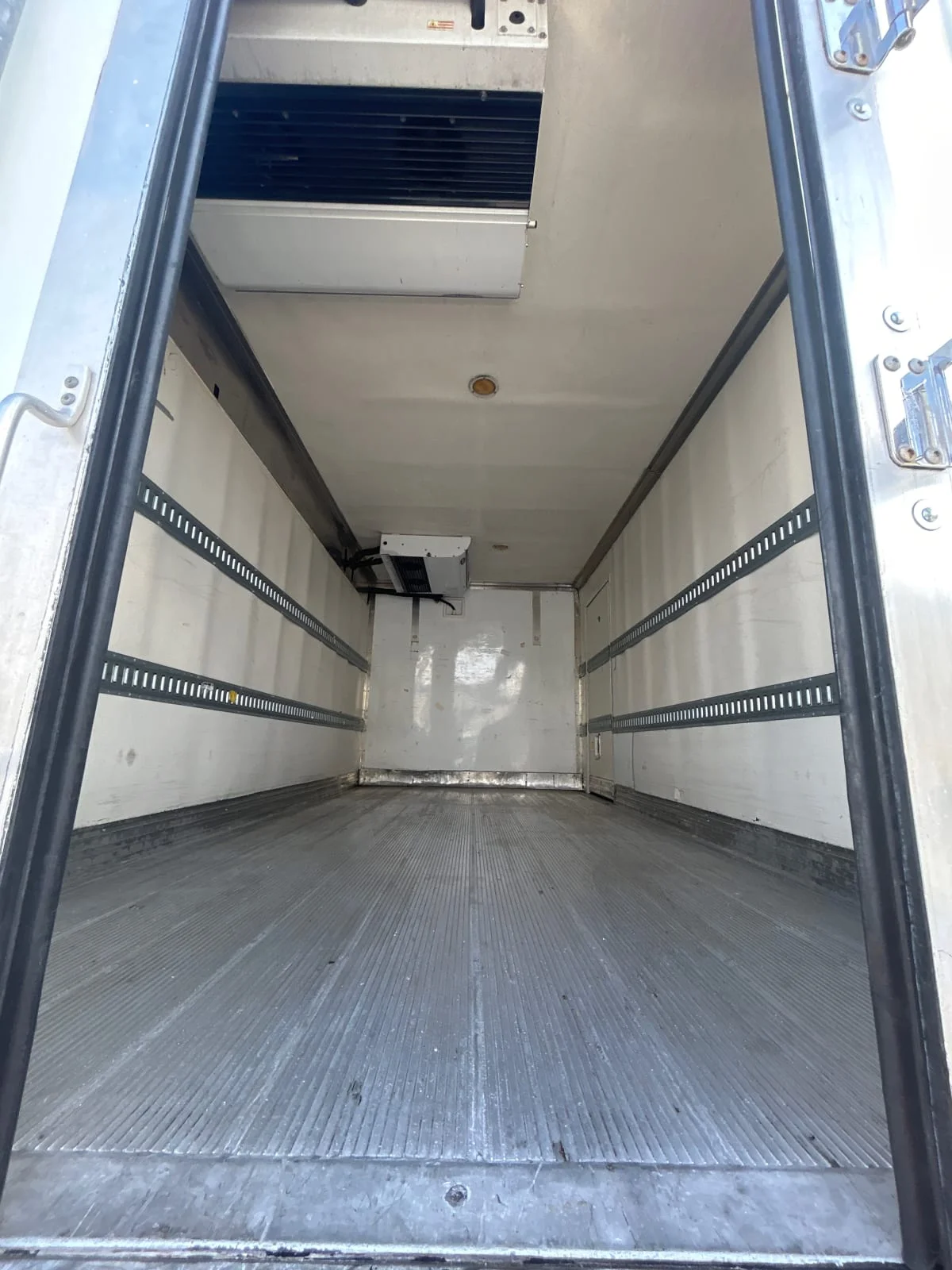 2018 Isuzu NRR - image 9