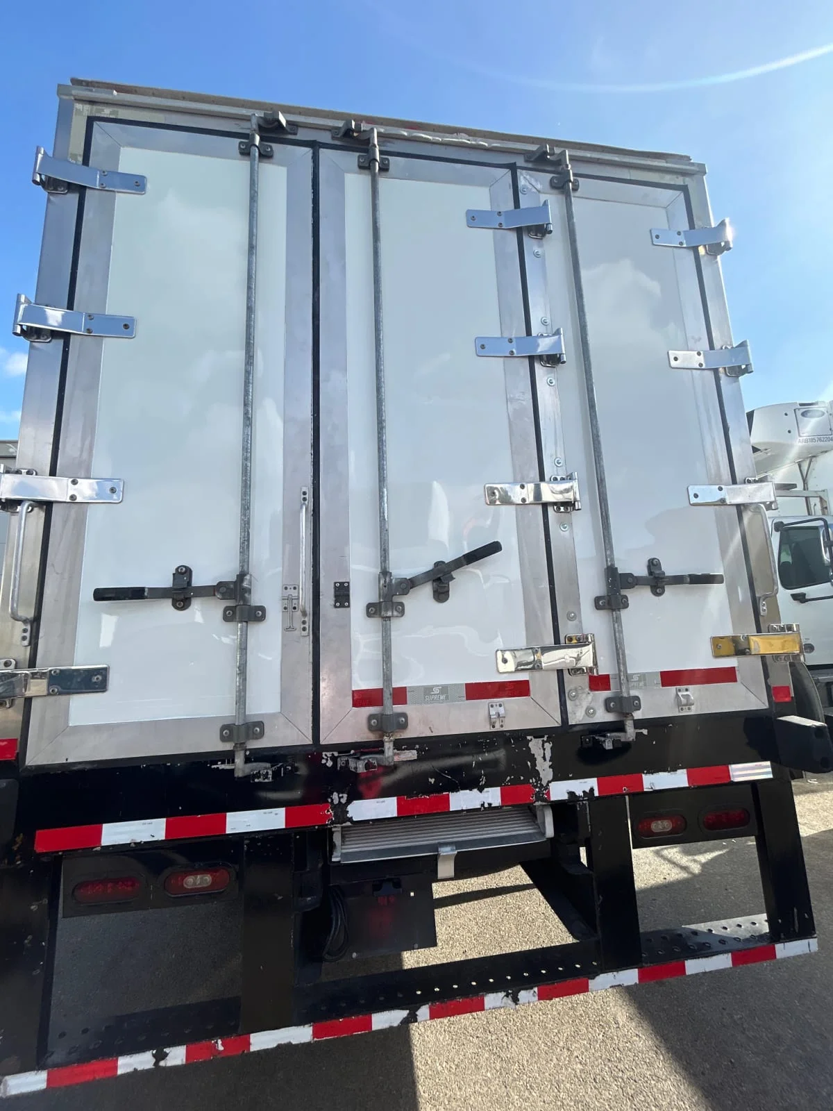 2018 Isuzu NRR - image 5