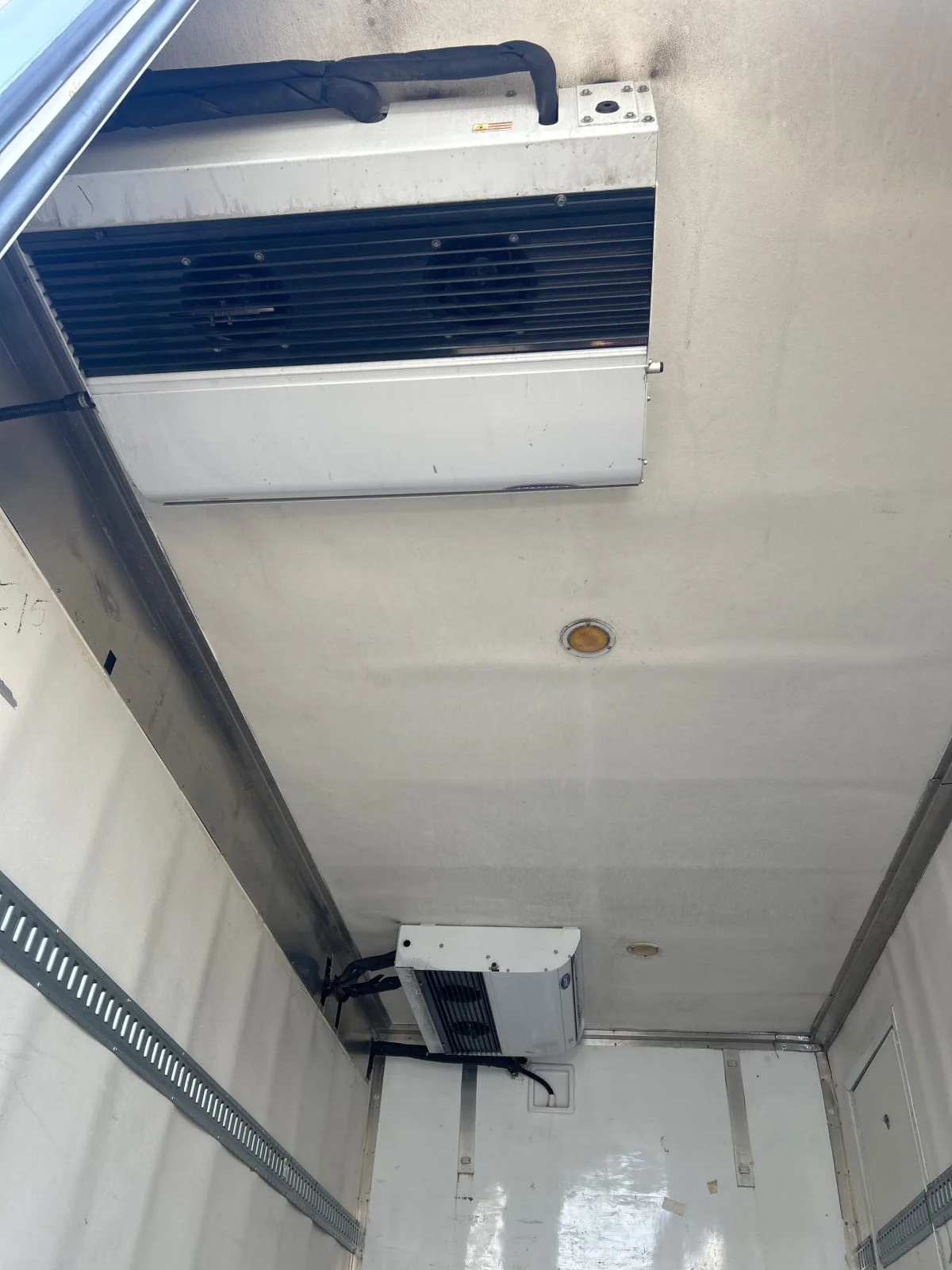 2018 Isuzu NRR - image 7