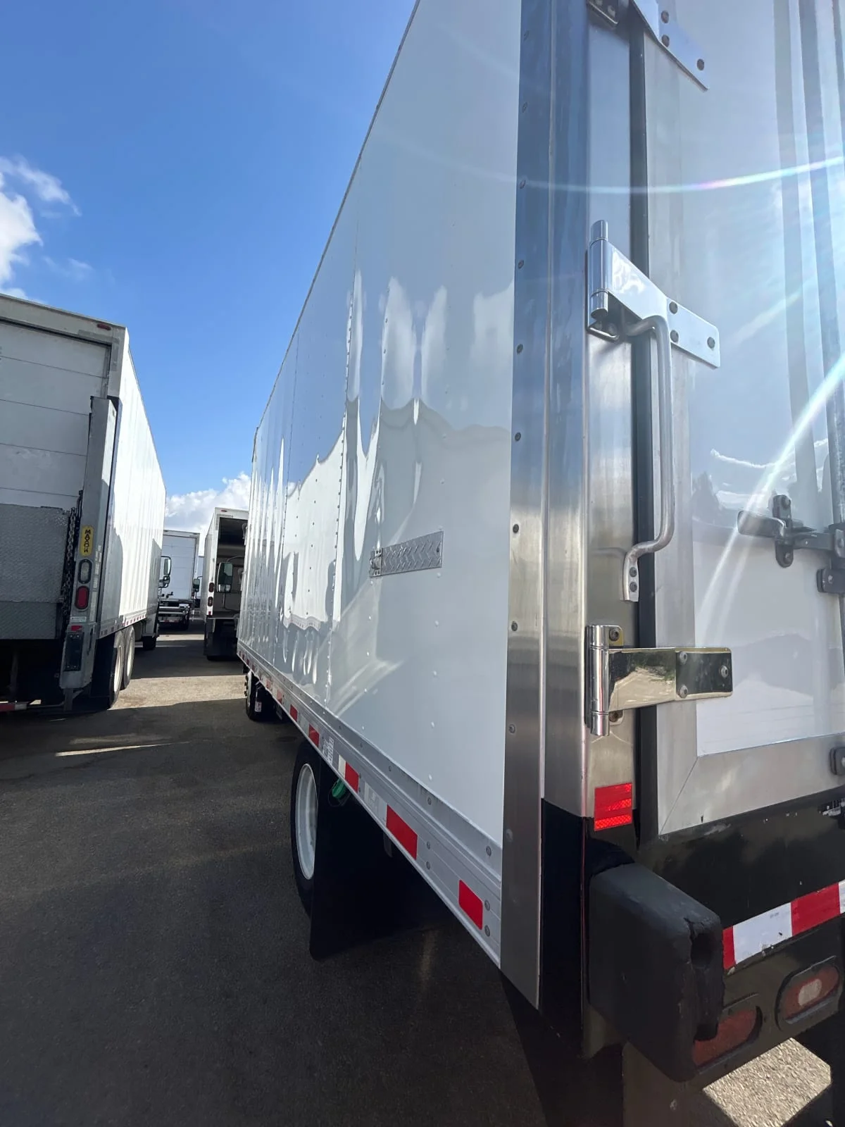 2018 Isuzu NRR - image 6