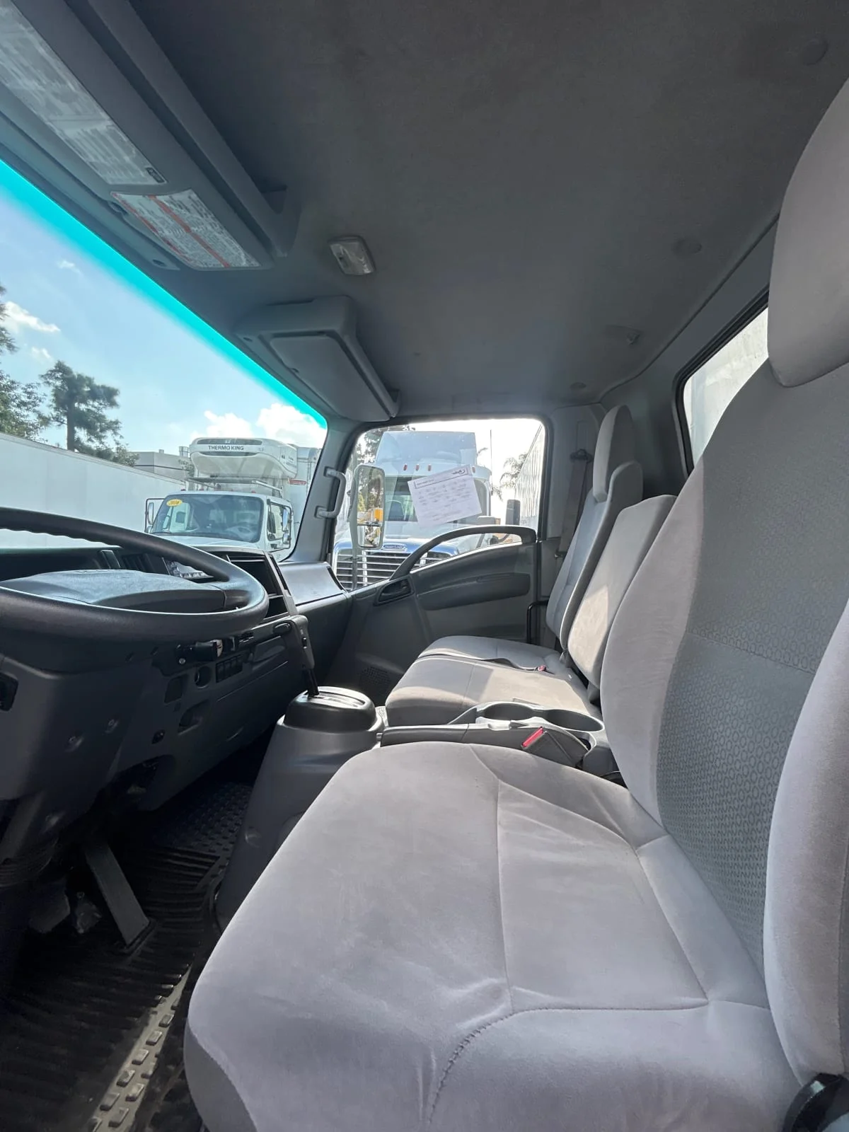 2018 Isuzu NRR - image 8