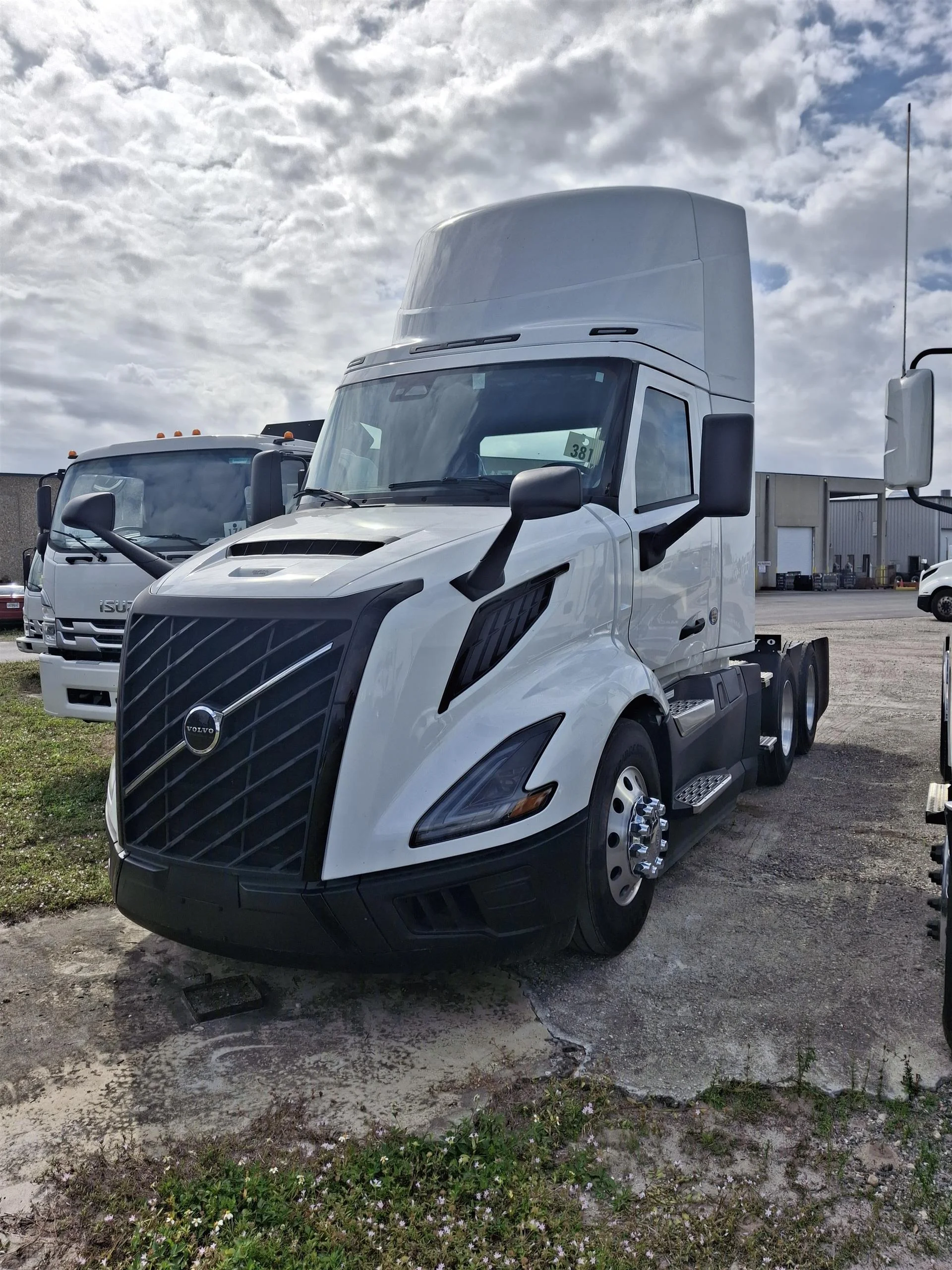 2025 Volvo VNL 300 in Fort Myers, FL