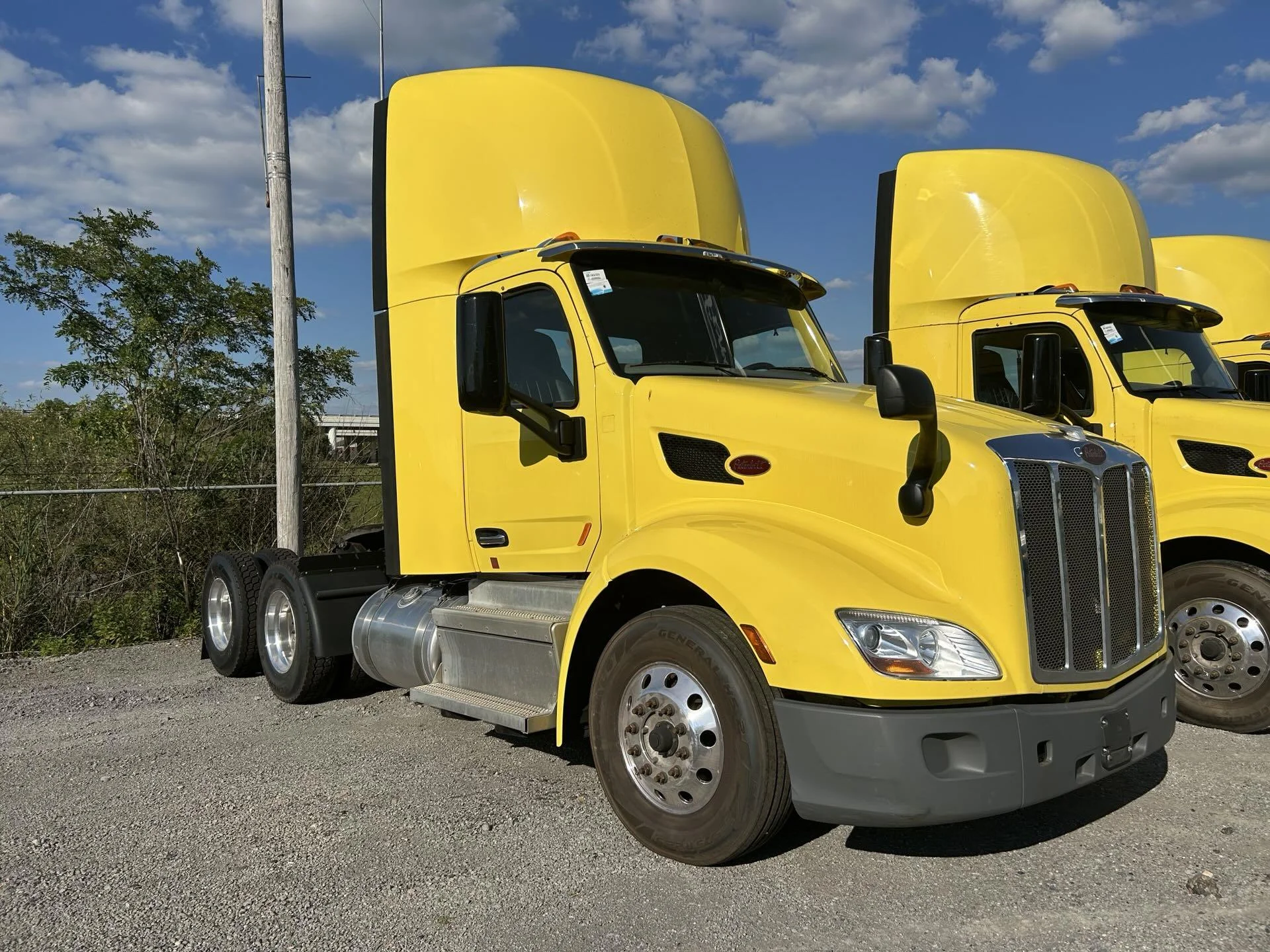 2021 Peterbilt 579 in Zanesville, OH — photo 2