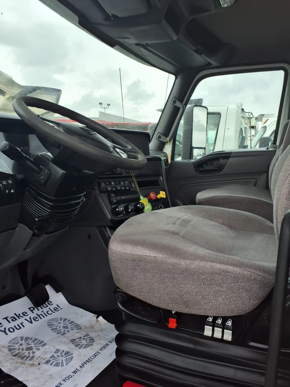 2020 International LT in Taylor, MI — photo 7