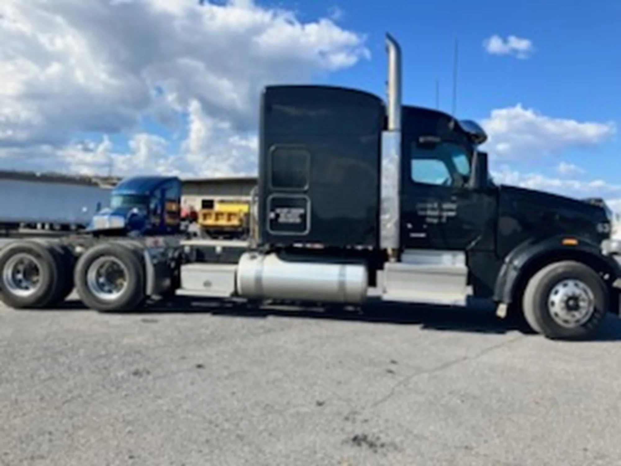 2022 Peterbilt 567 - image 4